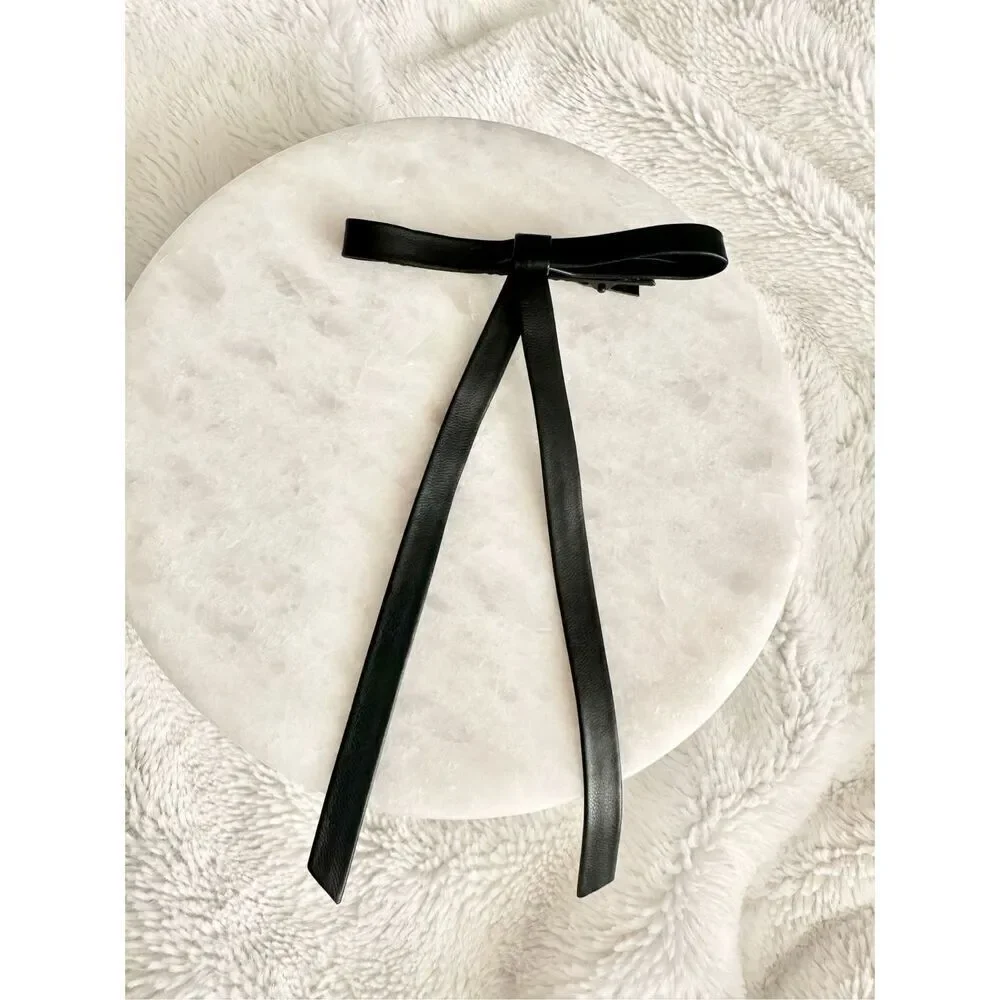 Black color mini leather hair bow clip